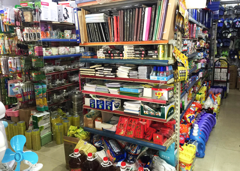 南岸区秀俊百货店就在你的附近！这家小店在南坪商圈的核心地段，是当地居民和游客的购物首选。